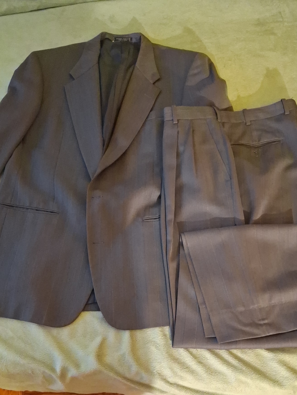 Classic Men's Dress Pants Suit in Gray